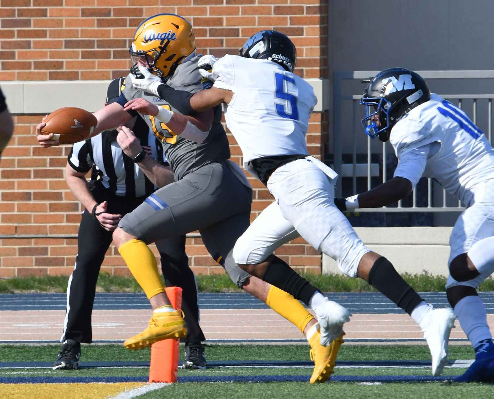 040321-qc-spt-augie football-119